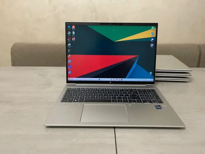 Ультрабук HP EliteBook 860 G10 / 16" (1920x1200) IPS / Intel Core i7-1365U (10 (12) ядер по 1.8 - 5.2 GHz) / 16 GB DDR5 / 512 GB SSD M.2 / Intel Iris Xe Graphics / WebCam / HDMI б/в - зображення 2