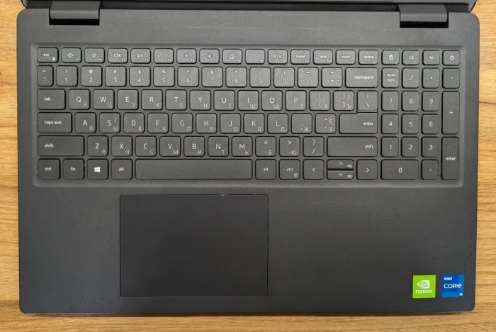 Ультрабук Dell Latitude 3520 / 15.6" (1920x1080) IPS / Intel Core i5-1135G7 (4 (8) ядра по 2.4 - 4.2 GHz) / 16 GB DDR4 / 256 GB SSD + 1000 GB HDD / nVidia GeForce MX350, 2 GB GDDR5, 64-bit / WebCam / Windows 10 б/в - зображення 3