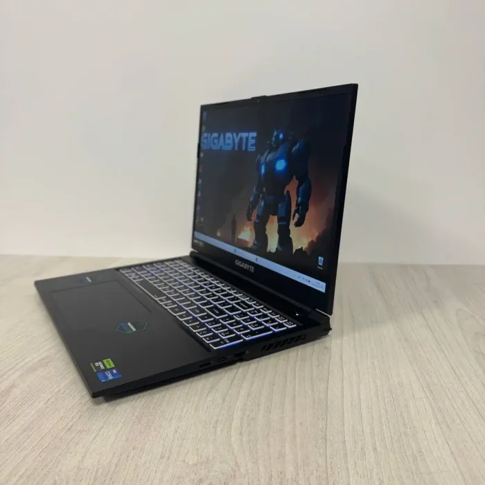 Ігровий ноутбук Gigabyte G6 KF / 16" (1920x1200) IPS / Intel Core i7-13620H (10 (16) ядер по 3,6 - 4,9 ГГц) / 16 ГБ DDR5 / 1000 ГБ SSD / nVidia GeForce RTX 4060, 8 ГБ GDDR6, 128-біт / Веб-камера б/в - зображення 5