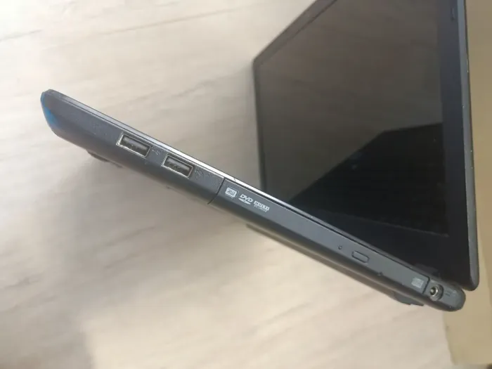 Ноутбук Б-клас Acer Aspire E5-571 / 15.6" (1366x768) TN / Intel Core i3-4030U (2 (4) по 1.9 GHz) / 4 GB DDR3 / 1000 GB HDD / Intel HD Graphics 4400 / WebCam б/в - зображення 6