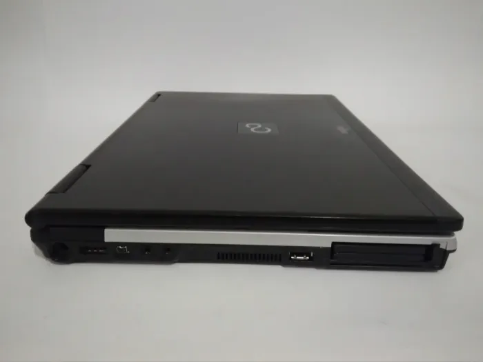 Ноутбук Fujitsu LifeBook E780 / 15.6" (1600x900) TN / Intel Core i5-520M (2 (4) ядра по 2.4 - 2.93 GHz) / 4 GB DDR3 / 320 GB HDD / Intel HD Graphics / WebCam / DVD-ROM б/в - зображення 3