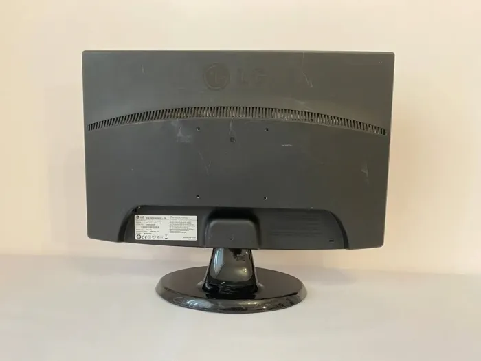 Монітор LG Flatron W2043T-PF / 20" (1600x900) TN / VGA, DVI / VESA 100x100 б/в - зображення 5