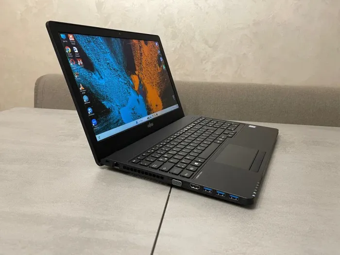Ноутбук Fujitsu LifeBook A557 / 15.6" (1920x1080) IPS / Intel Core i5-7200U (2 (4) ядра по 2.5 - 3.1 GHz) / 16 GB DDR4 / 250 GB SSD / Intel HD Graphics 620 / WebCam / DVD-ROM б/в - зображення 5