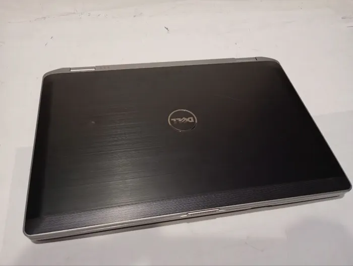 Ноутбук Б-клас Dell Latitude E6530 / 15,6" (1366x768) TN / Intel Core i5-3340M (2 (4) ядра по 2,7 - 3,4 ГГц) / 8 ГБ DDR3 / 120 ГБ SSD / Intel HD Graphics 4000 / Веб-камера / DVD-RW / АКБ не тримає заряд б/в - зображення 6