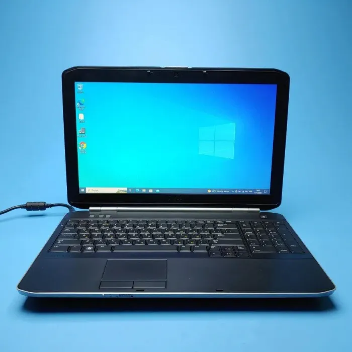 Ноутбук Б-клас Dell Latitude E5520 / 15.6" (1366x768) TN / Intel Core i5-2410M (2 (4) ядра по 2.3 - 2.9 GHz) / 8 GB DDR3 / 240 GB SSD / Intel HD Graphics 3000 / WebCam / DVD-ROM / Win 10 Pro б/в - зображення 2