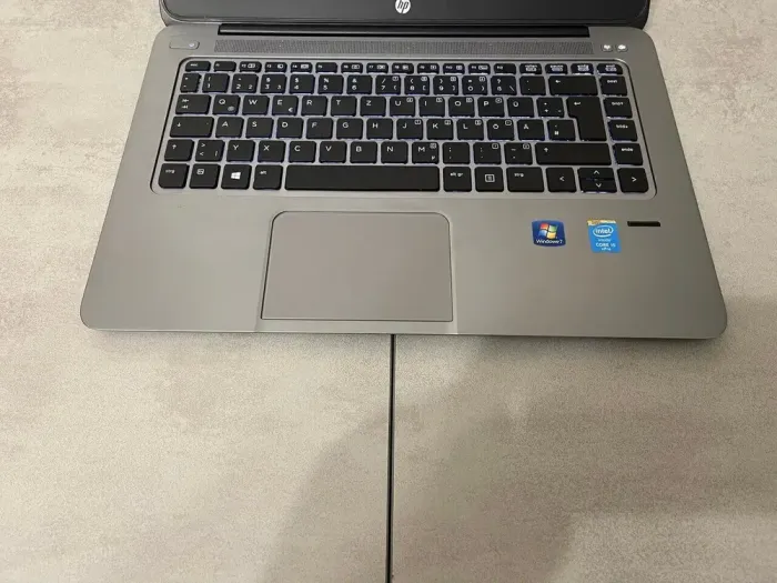 Ультрабук HP EliteBook Folio 1040 G1 / 14" (1600x900) TN / Intel Core i5-4310U (2 (4) ядра по 2.0 - 3.0 GHz) / 8 GB DDR3 / 256 GB SSD / Intel HD Graphics 4400 / DisplayPort / 4G LTE б/в - зображення 6