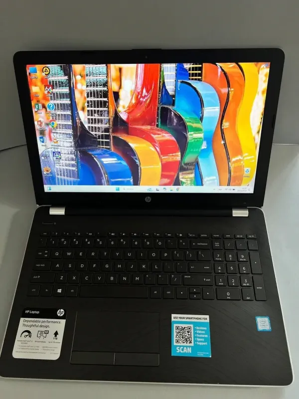 Ноутбук HP 15-bsO60wm / 15.6" (1366x768) TN / Intel Core i3-7100U (2 (4) ядра по 2.4 GHz) / 8 GB DDR4 / 240 GB SSD / Intel HD Graphics 620 / WebCam б/в - зображення 2