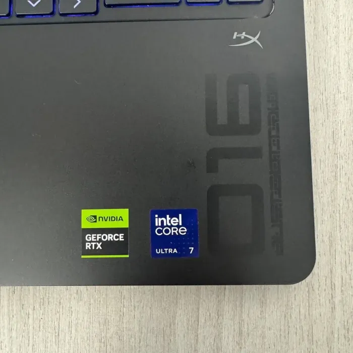 Ігровий ноутбук HP Omen 16 Slim 16-an0001nr / 16" (2560x1600) IPS / Intel Core Ultra 7 255H (16 (22) ядер по 2.0 - 5.1 GHz) / 16 GB DDR5 / 512 GB SSD / nVidia GeForce RTX 5060, 8 GB GDDR7, 128-bit / WebCam б/в - зображення 4