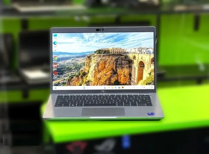 Ультрабук Dell Latitude 5440 / 14" (1920x1080) IPS / Intel Core i7-1355U (10 (12) ядер по 1.7 - 5.0 GHz) / 16 GB DDR4 / 256 GB SSD M.2 / Intel Iris Xe Graphics / WebCam / Win 11 Pro б/в - зображення 2