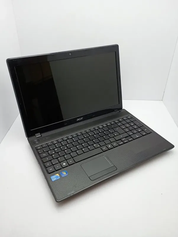 Ноутбук Acer 5742g / 15.6" (1366x768) TN / Intel Core i3-370M (2 (4) ядра по 2.4 GHz) / 4 GB DDR3 / 320 GB HDD / AMD Mobility Radeon HD 5000М / WebCam б/в - зображення 3