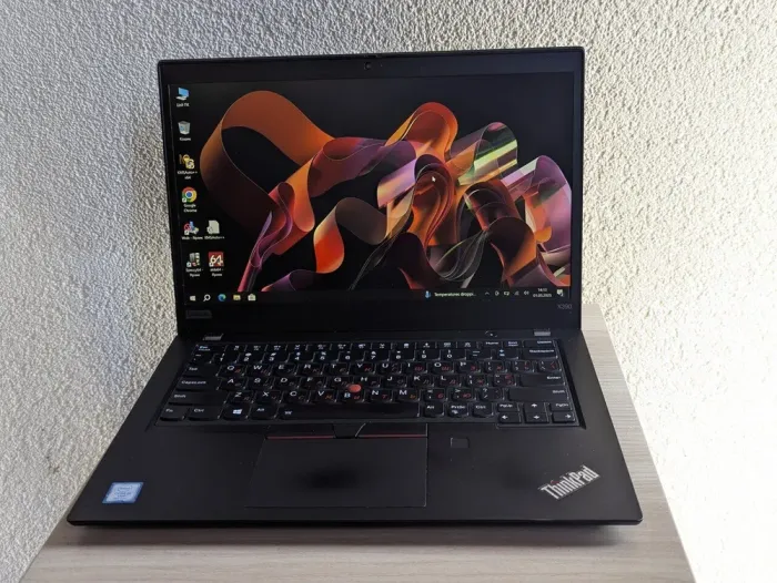 Ультрабук-трансформер Lenovo ThinkPad X390 Yoga / 13.3" (1920x1080) TN Touch / Intel Core i5-8365U (4 (8) ядра по 1.6 - 4.1 GHz) / 16 GB DDR4 / 256 GB SSD / Intel UHD Graphics / WebCam б/в - зображення 2