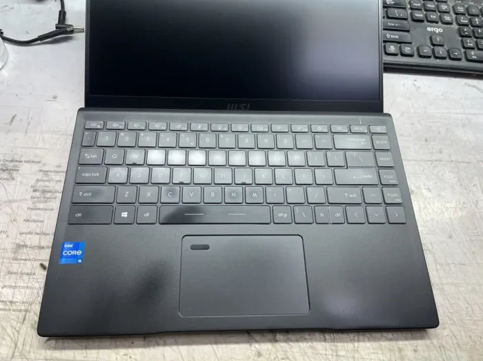 Ультрабук Б-класс MSI Summit B14 A11M-077US / 14" (1920x1080) IPS / Intel Core i5-1135G7 (4 (8) ядра по 2.4 - 4.2 GHz) / 16 GB DDR4 / 512 GB SSD / Intel Iris Xe Graphics / WebCam б/в - зображення 6