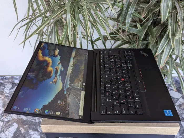 Ультрабук Б-клас Lenovo ThinkPad E14 Gen 2 / 14" (1920x1080) IPS / Intel Core i3-1115G4 (2 (4) ядра по 1.7 - 4.1 GHz) / 16 GB DDR4 / 256 GB SSD M.2 / Intel UHD Graphics / WebCam б/в - зображення 9