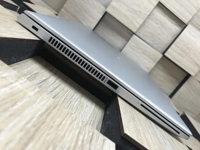 Ультрабук Б-клас HP EliteBook 735 G6 / 13.3" (1920x1080) IPS Touch / AMD Ryzen 7 Pro 3700U (4 (8) ядра по 2.3 - 4.0 GHz) / 8 GB DDR4 / 256 GB SSD M.2 / AMD Radeon Vega 10 Graphics / WebCam / USB 3.1 / HDMI б/в - зображення 5