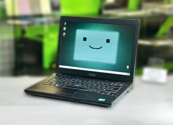 Ноутбук Б-клас Dell Latitude E6410 / 14.1" (1440x900) TN / Intel Core i5-520M (2 (4) ядра по 2.4 - 2.93 GHz) / 8 GB DDR3 / 128 GB SSD / Intel HD Graphics б/в - зображення 4