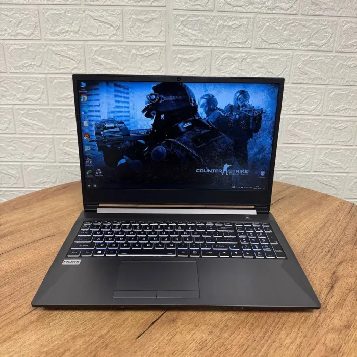 Ігровий ноутбук Б-клас Sager NH58DDW / 15.6" (1920x1080) IPS / Intel Core i7-10875H (8 (16) ядер по 2.3 - 5.1 GHz) / 16 GB DDR4 / 512 GB SSD / nVidia GeForce RTX 2060, 6 GB GDDR6, 192-bit / WebCam б/в - зображення 2