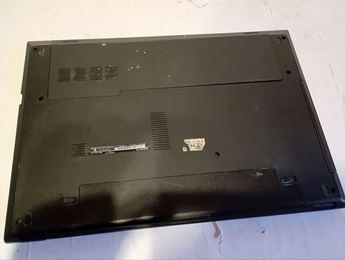 Ноутбук Б-клас Dell Inspiron 15 3542 / 15.6" (1366x768) TN / Intel Pentium 3558U (2 ядра по 1.7 GHz) / 4 GB DDR3 / 120 GB SSD / Intel HD Graphics / WebCam / АКБ не тримає б/в - зображення 8