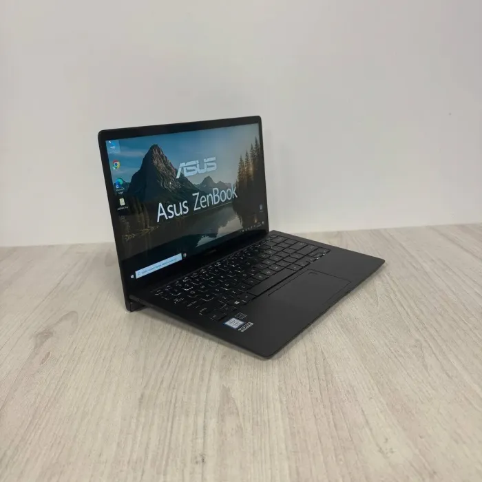 Ультрабук Б-клас Asus ZenBook UX391F / 13.3" (3840x2160) IPS Touch / Intel Core i7-8565U (4 (8) ядра по 1.8 - 4.6 GHz) / 16 GB DDR3 / 512 GB SSD / Intel UHD Graphics / WebCam б/в - зображення 5