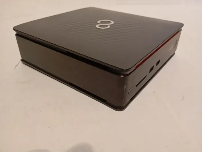 Неттоп Б-клас Fujitsu Esprimo Q520 USFF / Intel Core i3-4160T (2 (4) ядра по 3.1 GHz) / 8 GB DDR3 / 120 GB SSD / Intel HD Graphics 4400 б/в - зображення 3