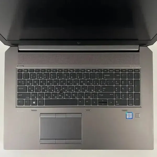 Мобільна робоча станція Б-клас HP zBook 17 G5 / 17.3" (1920x1080) IPS / Intel Core i7-8850H (6 (12) ядер по 2.6 - 4.3 GHz) / 32 GB DDR4 / 512 GB SSD / nVidia Quadro P1000, 4 GB GDDR5, 256-bit / WebCam / Fingerprint б/в - зображення 3