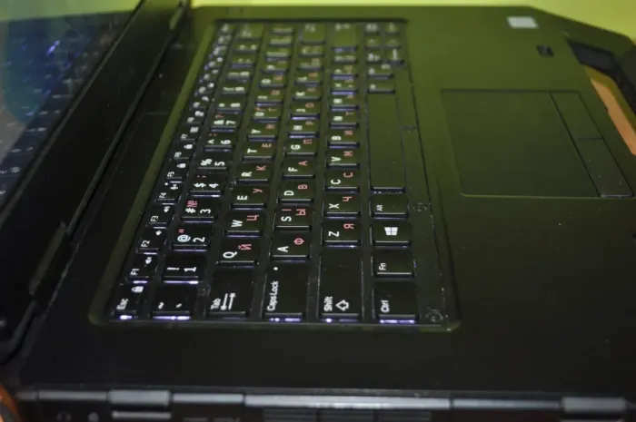 Захищений ноутбук Dell Latitude 5414 Rugged / 14" (1366x768) TN / Intel Core i5-6300U (2 (4) ядра по 2.4 - 3.0 GHz) / 16 GB DDR4 / 1000 GB SSD / Intel HD Graphics 520 / WebCam / Wi-Fi / Bluetooth / Windows 11 Pro б/в - зображення 4