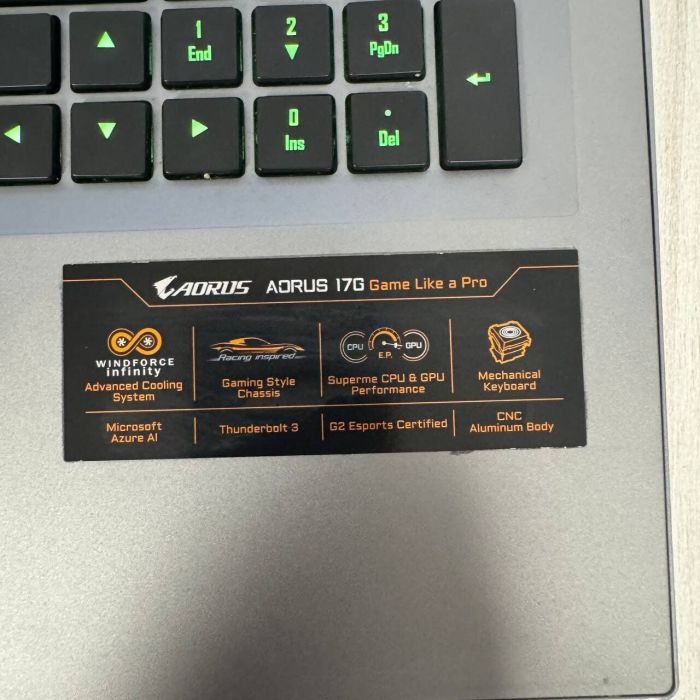 Ігровий ноутбук Gigabyte Aorus 17G XC / 17.3" (1920x1080) IPS / Intel Core i7-10870H (8 (16) ядер по 2.2 - 5.0 GHz) / 32 GB DDR4 / 512 GB SSD NVMe / nVidia GeForce RTX 3070, 8 GB GDDR6, 256-bit / WebCam б/в - зображення 9