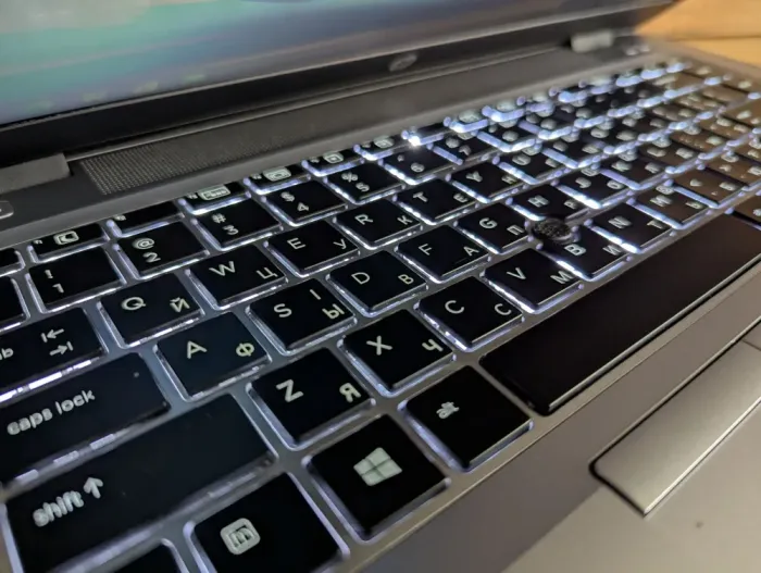 Ультрабук HP EliteBook 840 G3 / 14" (1920x1080) IPS / Intel Core i7-6600U (2 (4) ядра по 2.6 - 3.4 GHz) / 8 GB DDR4 / 240 GB SSD / Intel HD Graphics 520 / WebCam / HDMI / Windows 10 б/в - зображення 6