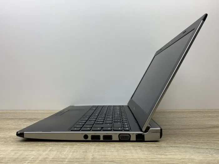 Ноутбук Б-клас Futjitsu LifeBook E733 / 13.3" (1366x768) TN / Intel Core i5-3340M (2 (4) ядра по 2.7 - 3.4 GHz) / 8 GB DDR3 / 240 GB SSD / Intel HD Graphics 4000 / WebCam б/в - зображення 5