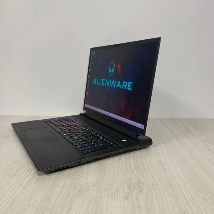 Ігровий ноутбук Dell Alienware m18 R1 / 18" (2560x1600) IPS / Intel Core i9-13900HX (24 (32) ядра по 2,2 - 5,4 ГГц) / 32 ГБ DDR5 / 1000 ГБ SSD NVMe / nVidia GeForce RTX 4080, 12 ГБ GDDR6, 192-біт / Веб-камера б/в - зображення 4
