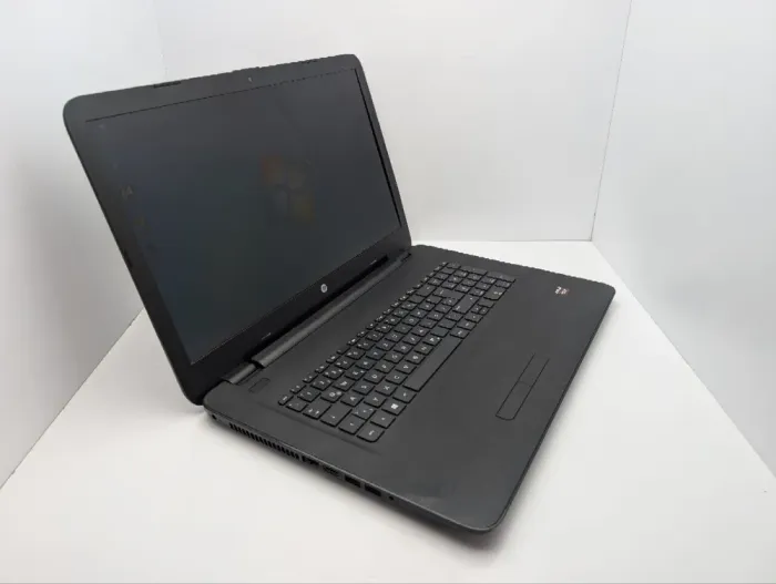 Ноутбук HP 17-y027ng / 17.3" (1600x900) TN / AMD A10-9600P (4 ядра по 2.4 - 3.3 GHz) / 8 GB DDR4 / 1000 GB HDD / AMD Radeon R7 M340, 2 GB GDDR3, 64-bit / WebCam / DVD-ROM б/в - зображення 6