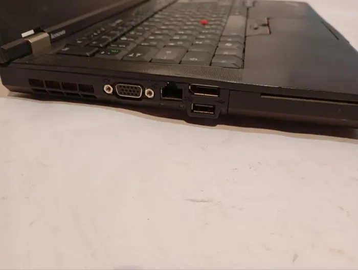 Ноутбук Б-клас Lenovo ThinkPad T420 / 14" (1366x768) TN / Intel Core i5-2520M (2 (4) ядра по 2.5 - 3.2 GHz) / 8 GB DDR3 / 120 GB SSD / Intel HD Graphics 3000 / DVD-ROM / WebCam б/в - зображення 3