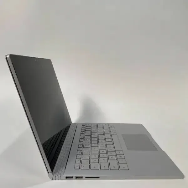 Ноутбук-трансформер Microsoft Surface Book / 13.5 (3000x2000) IPS Touch / Intel Core i5-6300U (2 (4) ядра по 2.4 - 3.0 GHz) / 8 GB DDR3 / 512 GB SSD / Intel HD Graphics 520 / WebCam б/в - зображення 4