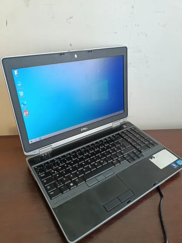 Ноутбук Dell Latitude E6530 / 15.6" TN / Core i5-3340M (2(4) ядер по 2.7-3.4 GHz) / 4GB DDR3 / 500GB HDD / HD Graphics 4000 / WebCam / VGA б/в - зображення 2