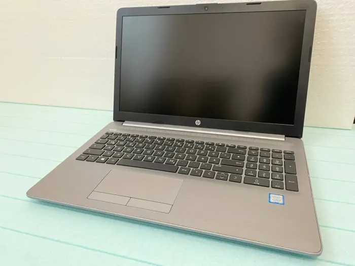 Ноутбук HP 250 G7 / 15.6" (1920x1080) IPS / Intel Core i7-8565U (4 (8) ядра по 1.8 - 4.6 GHz) / 16 GB DDR4 / 256 GB SSD / Intel UHD Graphics 620 / WebCam / DVD-RW / HDMI б/в - зображення 3