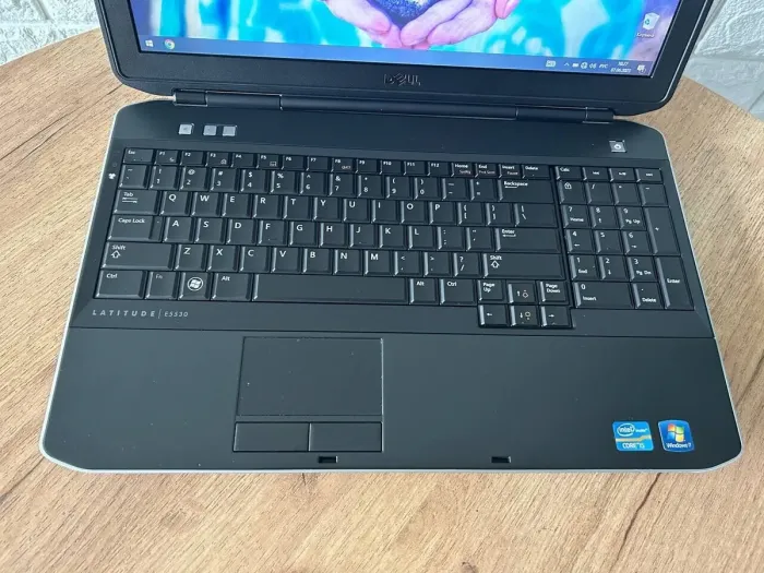 Ноутбук Dell Latitude E5530 / 15.6" (1366x768) TN / Intel Core i5-3210M (2 (4) ядра по 2.5 - 3.1 GHz) / 4 GB DDR3 / 120 GB SSD / Intel HD Graphics 4000 / VGA б/в - зображення 3