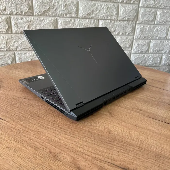 Ігровий ноутбук Lenovo Legion 5 Pro 16ACH6H / 16" (2560x1600) IPS / AMD Ryzen 7 5800H (8 (16) ядер по 3.2 - 4.4 GHz) / 16 GB DDR4 / 512 GB SSD / nVidia GeForce RTX 3070, 8 GB GDDR6, 256-bit / WebCam б/в - зображення 6