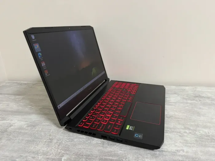 Ігровий ноутбук Б-класу Acer Nitro 5 AN515-55-53E5 / 15.6" (1920x1080) IPS / Intel Core i5-10300H (4 (8) ядра по 2,5 - 4,5 ГГц) / 16 ГБ DDR4 / 512 ГБ SSD / nVidia GeForce RTX 3050, 4 ГБ GDDR6, 128-bit / WebCam / Win 10 Home б/в - зображення 4