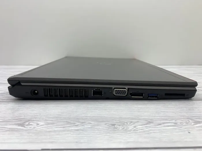 Ноутбук Б-клас Fujitsu LifeBook E734 / 13.3" (13668x768) TN / Intel Core i7-4610M (2 (4) ядра по 3.0 - 3.7 GHz) / 8 GB DDR3 / 240 GB SSD / Intel HD Graphics 4600 / WebCam б/в - зображення 4