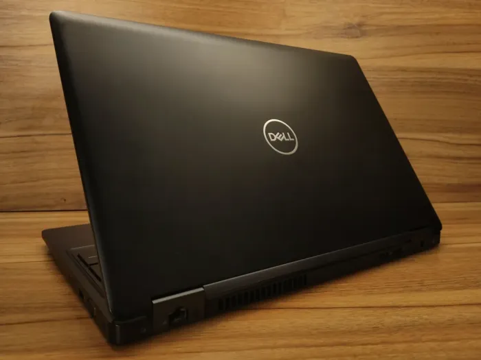 Ультрабук Dell Latitude 5590 / 15.6" (1366x768) TN / Intel Core i5-8350U (4 (8) ядра по 1.7 - 3.6 GHz) / 16 GB DDR4 / 512 GB SSD / Intel UHD Graphics 620 / WebCam / Windows 10 б/в - зображення 6