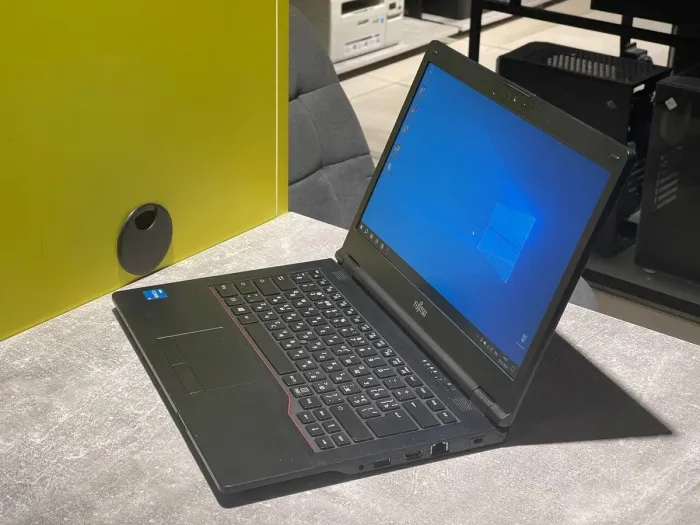 Ноутбук Fujitsu LifeBook E5411 / 14" (1920x1080) IPS / Intel Core i3-1115G4 (2 (4) ядра по 1.7 - 4.1 GHz) / 8 GB DDR4 / 240 GB SSD / Intel UHD Graphics / WebCam / 4G б/в - зображення 4