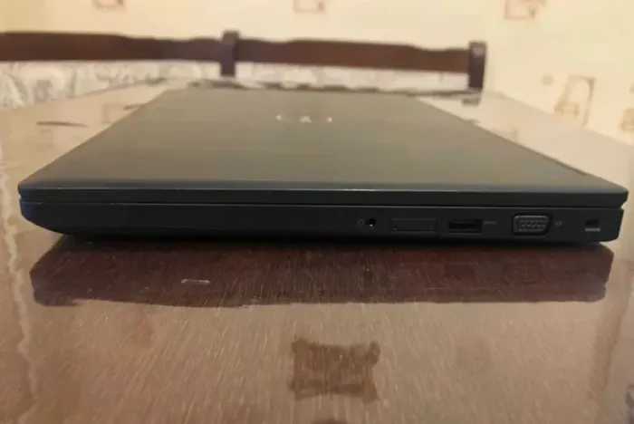 Робоча станція Dell Precision 3520 / 15.6" (1920x1080) IPS / Intel Core i7-7700HQ (4 (8) ядра 2.8 - 3.8 GHz) / 16 GB DDR4 / 512 GB SSD / nVidia Quadro M620, 2 GB GDDR5, 128-bit / WebCam б/в - зображення 6