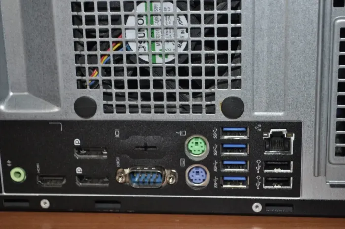 Комп'ютер Dell OptiPlex 5040 Tower / Intel Core i3-6100 (2 (4) ядра по 3,7 ГГц) / 8 ГБ DDR3 / 120 ГБ SSD + 750 ГБ HDD / Intel HD Graphics 530 б/в - изображение 4