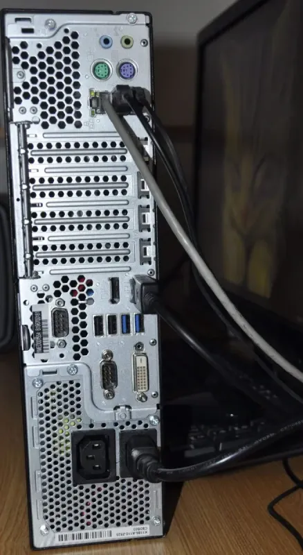 Комплект ПК: Fujitsu D757 E90 SFF / Intel Core i5-6500 (4 ядра по 3.2 - 3.6 GHz) / 8 GB DDR4 / 120 GB SSD + 320 GB HDD / Intel HD Graphics 530 / DVD-ROM + Монітор Б-клас BenQ BL2201PT / 22" (1680x1050) TN + Windows 11 Pro б/в - зображення 5