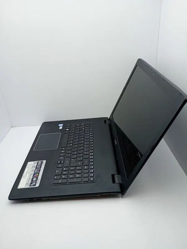 Ноутбук Acer E5-774 / 17.3" (1600x900) TN / Intel Core i3-6157U (2 (4) ядра по 2.4 GHz) / 8 GB DDR4 / 120 GB SSD + 500 GB HDD / Intel Iris Graphics 550 / WebCam б/в - зображення 4