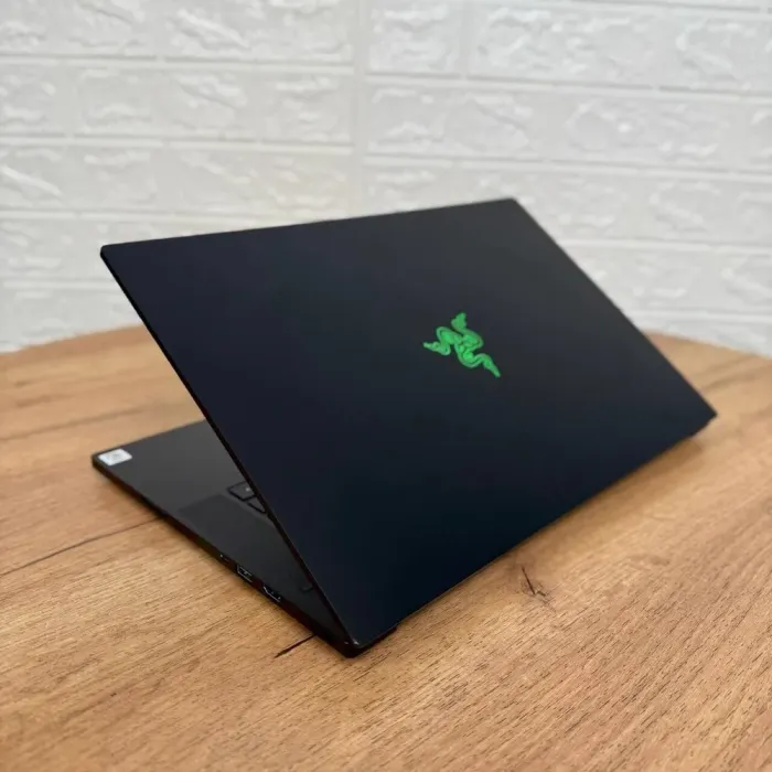 Ігровий ноутбук Б-клас Razer Blade 15 RZ09-0330 / 15.6" (1920x1080) IPS / Intel Core i7-10875H (8 (16) ядер по 2.3 - 5.1 GHz) / 16 GB DDR4 / 512 GB SSD NVMe / nVidia GeForce RTX 2070 Max-Q, 8 GB GDDR6, 256-bit / WebCam б/в - зображення 5
