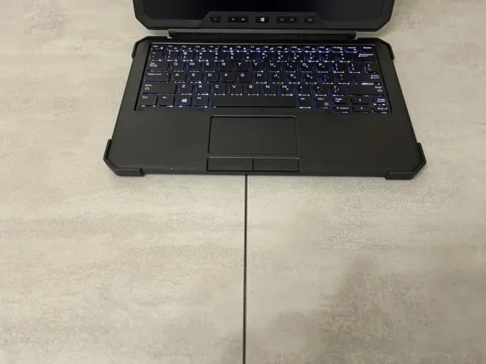 Захищений планшет Dell Latitude 7212 Rugged Extreme / 11,6'' (1920x1080) IPS / Intel Core i7-7600U (2 (4) ядра по 2,8 - 3,9 ГГц) / 16 ГБ DDR3 / 256 ГБ SSD / Intel HD Graphics 620 / WebCam / Дві АКБ б/в - зображення 7