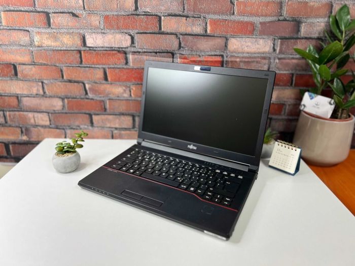 Ноутбук Fujitsu LifeBook E546 / 14" (1366x768) TN / Intel Core i3-6100U (2 (4) ядра по 2.3 GHz) / 8 GB DDR4 / 256 GB SSD / Intel HD Graphics 520 / WebCam б/в - зображення 3