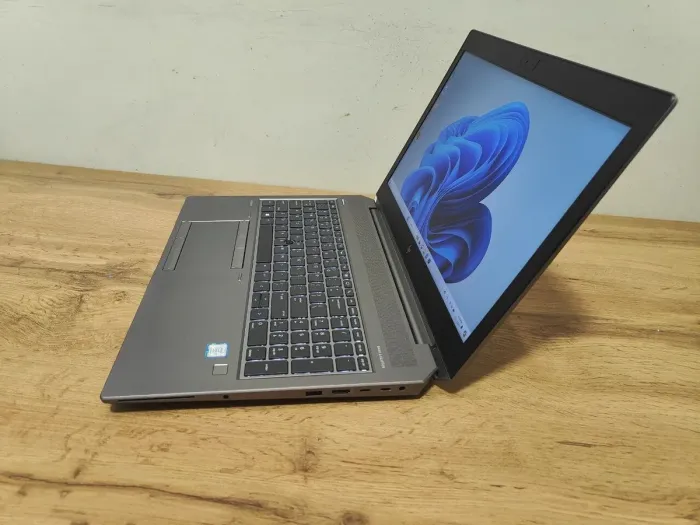 Мобільна робоча станція HP ZBook 15 G5 / 15.6" (1920x1080) IPS / Intel Core i7-8850H (6 (12) ядер по 2.6 - 4.3 GHz) / 32 GB DDR4 / 500 GB SSD / nVidia Quadro P1000, 4 GB GDDR5, 256-bit / WebCam / TouchID / Windows 10 Pro б/в - зображення 5