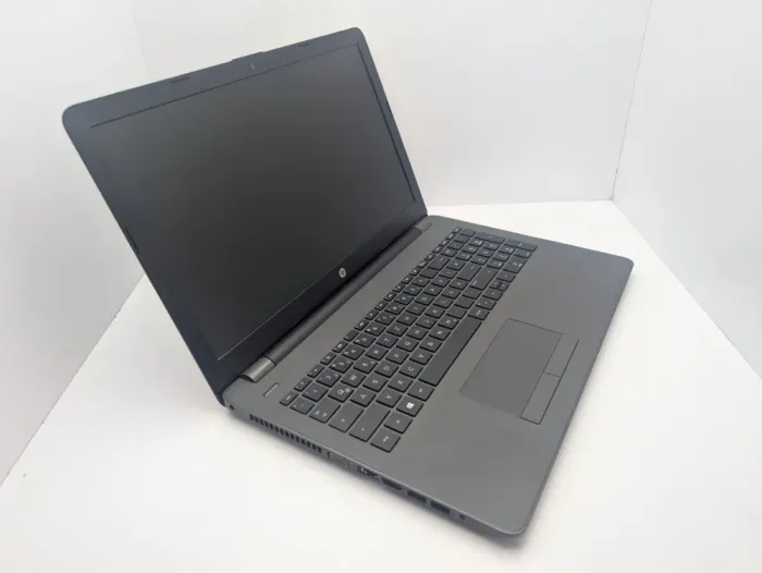 Ноутбук HP Pavilion 255 G6 / 15.6" (1366x768) TN / AMD E2-9000e (2 ядра по 1.5 - 2.0 GHz) / 4 GB DDR4 / 256 GB SSD / AMD Radeon R2 Graphics / WebCam б/в - зображення 3