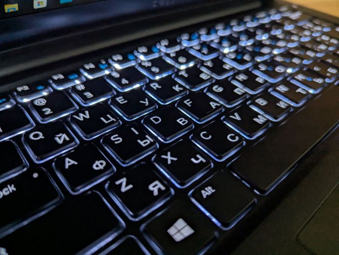 Ультрабук Dell Latitude 7370 / 13.3" (1920x1080) IPS / Intel Core m7-6Y75 (2 (4) ядра по 1.2 - 3.1 GHz) / 16 GB DDR3 / 512 GB SSD / Intel HD Graphics 515 / mHDMI / Windows 10 б/в - зображення 6